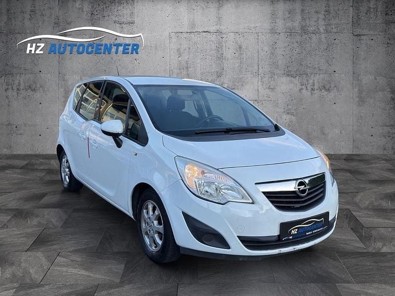Weiß Gebraucht 2012 Opel Meriva Selection Van / Kleinbus | 1.999 € (Superpreis) - Bild 1/4