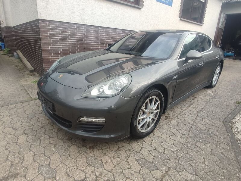 Grau Gebraucht 2013 Porsche Panamera S Limousine | 26.890 € - Bild 1/4