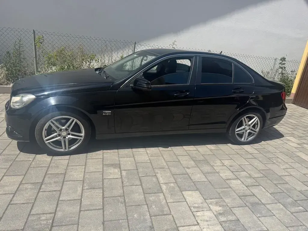 Gebraucht Mercedes 220 170 PS (125 kW) 2011 Schwarz Limousine