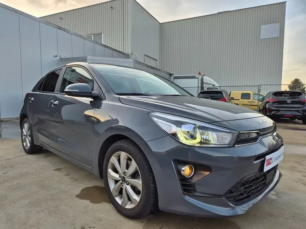 Gebraucht Kia Rio 101 PS (74 kW) 2023 Grau Limousine