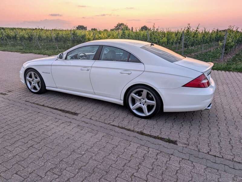 Weiß Gebraucht 2005 Mercedes CLS55 AMG AMG Coupé | 19.900 € - Bild 1/4