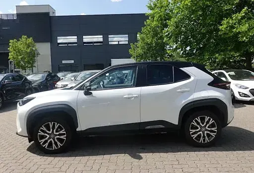 Gebraucht Toyota Yaris Cross Elegant 116 PS (85 kW) 2023 Schwarz SUV