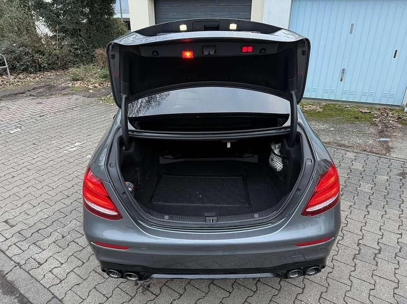 Gebraucht Mercedes E220 194 PS (142 kW) 2020 Grau Limousine