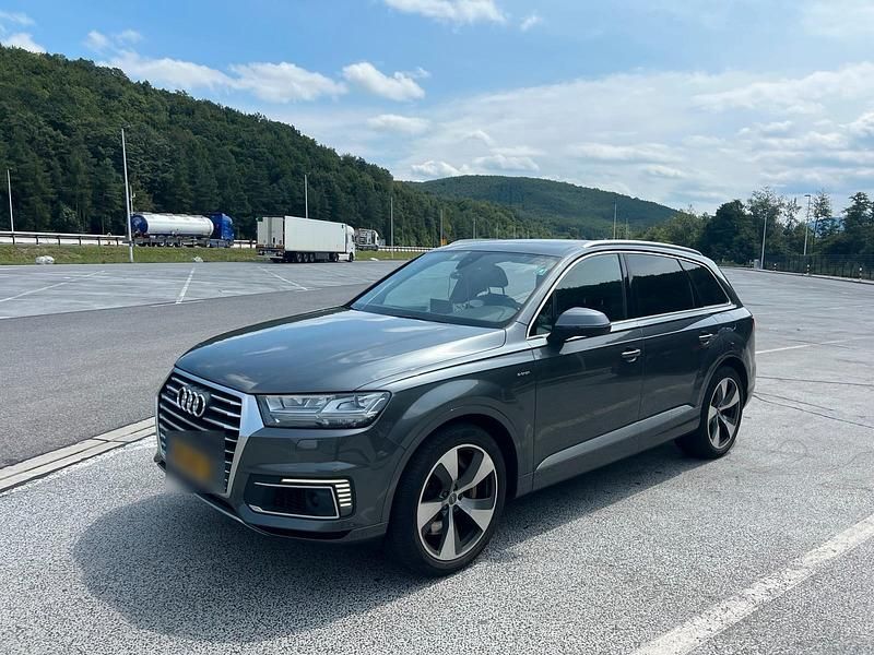 Grau Gebraucht 2016 Audi Q7 S-Line SUV | 24.500 € (Fairer Preis) - Bild 1/4