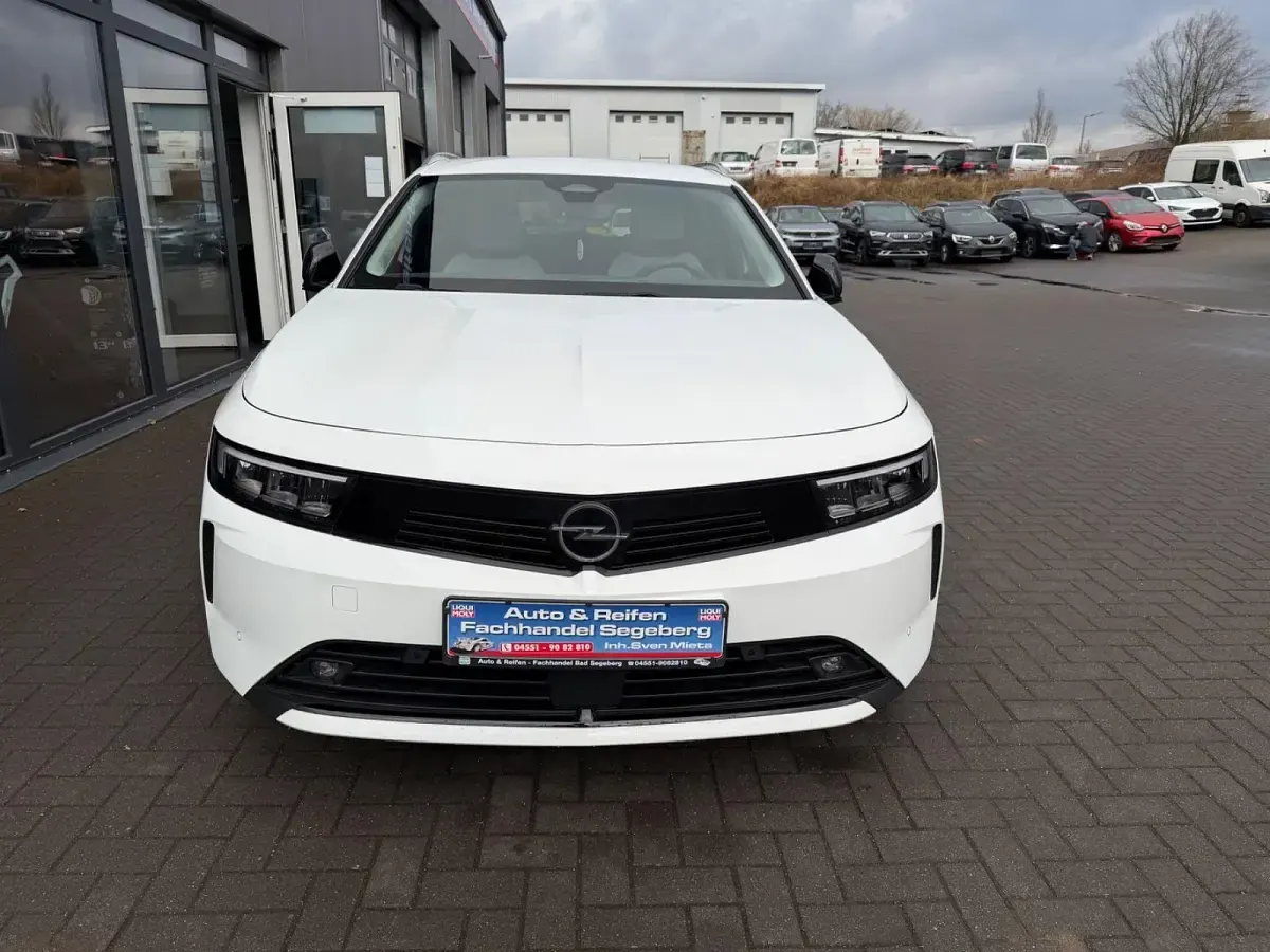 Gebraucht Opel Astra Elegance 131 PS (96 kW) 2023 Weiß Kleinwagen