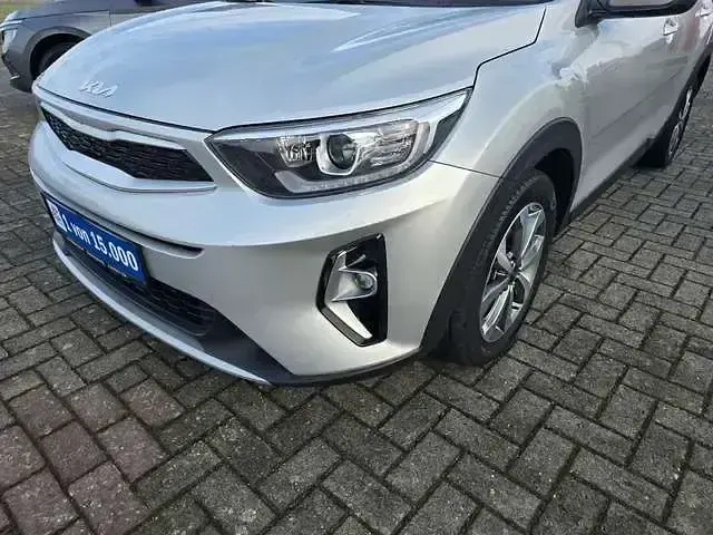 Gebraucht Kia Stonic Vision 101 PS (74 kW) 2023 Silky silver (metallic) SUV