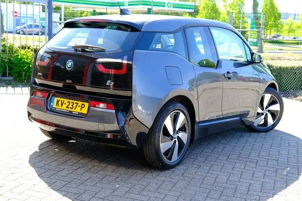 Second-hand BMW i3 Basis 125 kW (170 CP) 2016 Gri Hatchback