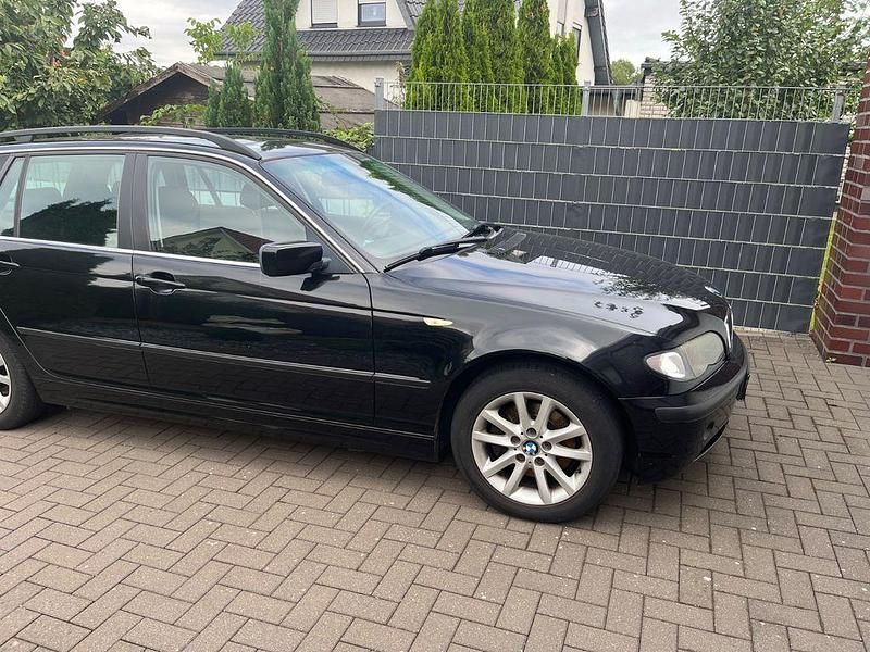 Schwarz Gebraucht 2005 BMW 320 Exclusive Kombi | 4.490 € (Fairer Preis) - Bild 1/4