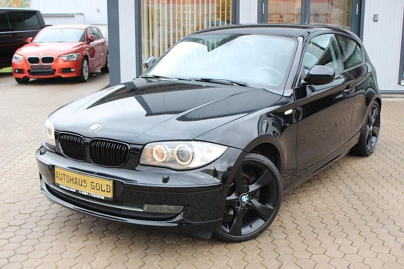 Schwarz Gebraucht 2011 BMW 118 Coupé Advantage Coupé | 6.990 € (Fairer Preis) - Bild 1/4