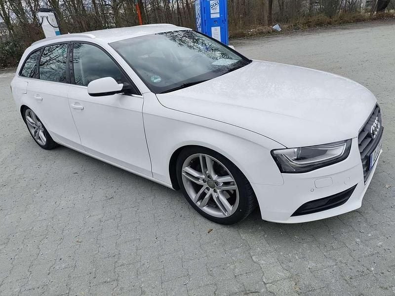 Gebraucht Audi A4 Sport 177 PS (130 kW) 2013 Weiß Kombi