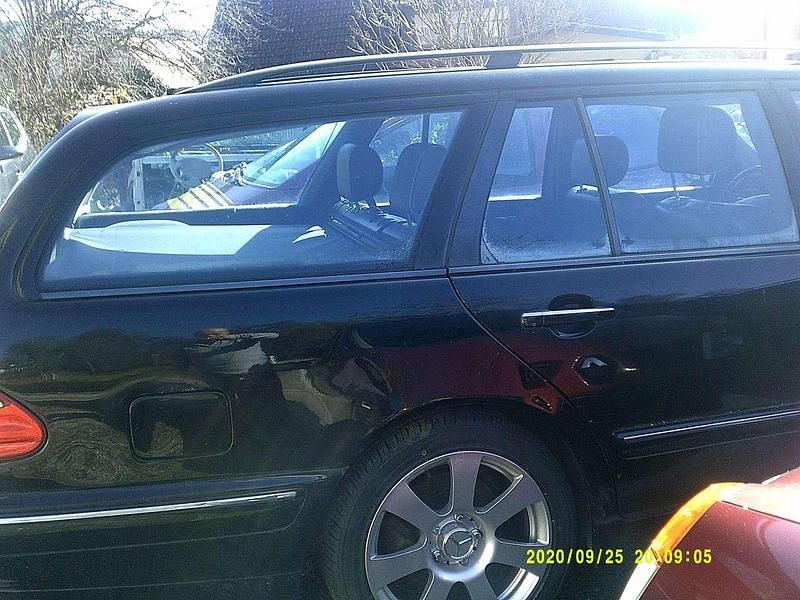 Schwarz Gebraucht 1997 Mercedes E430 Avantgarde Limousine | 1.888 € - Bild 1/3
