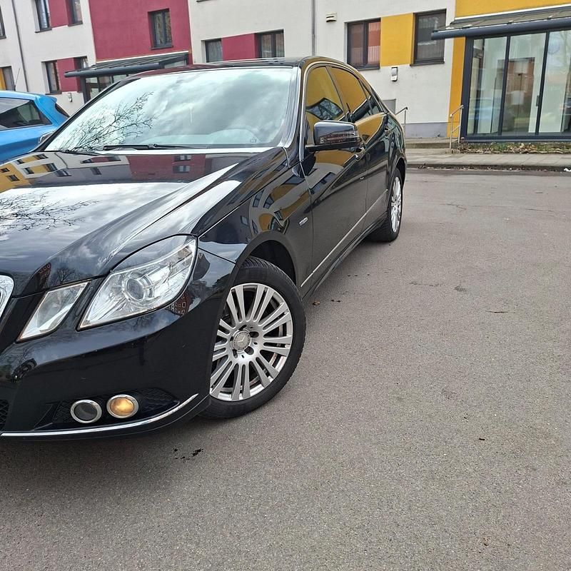 Gebraucht Mercedes E220 170 PS (125 kW) 2009 Schwarz Limousine