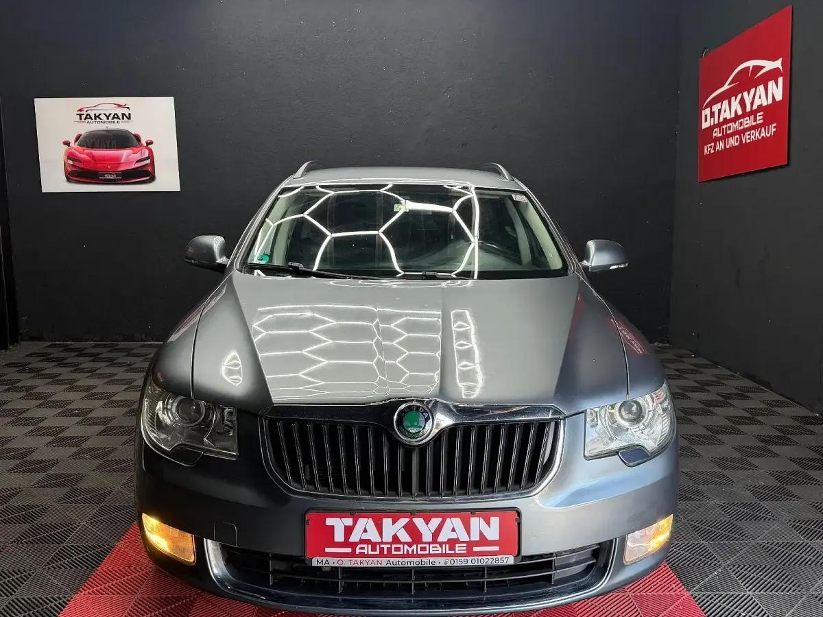 Gebraucht Skoda Superb Family 160 PS (117 kW) 2012 Grau Kombi