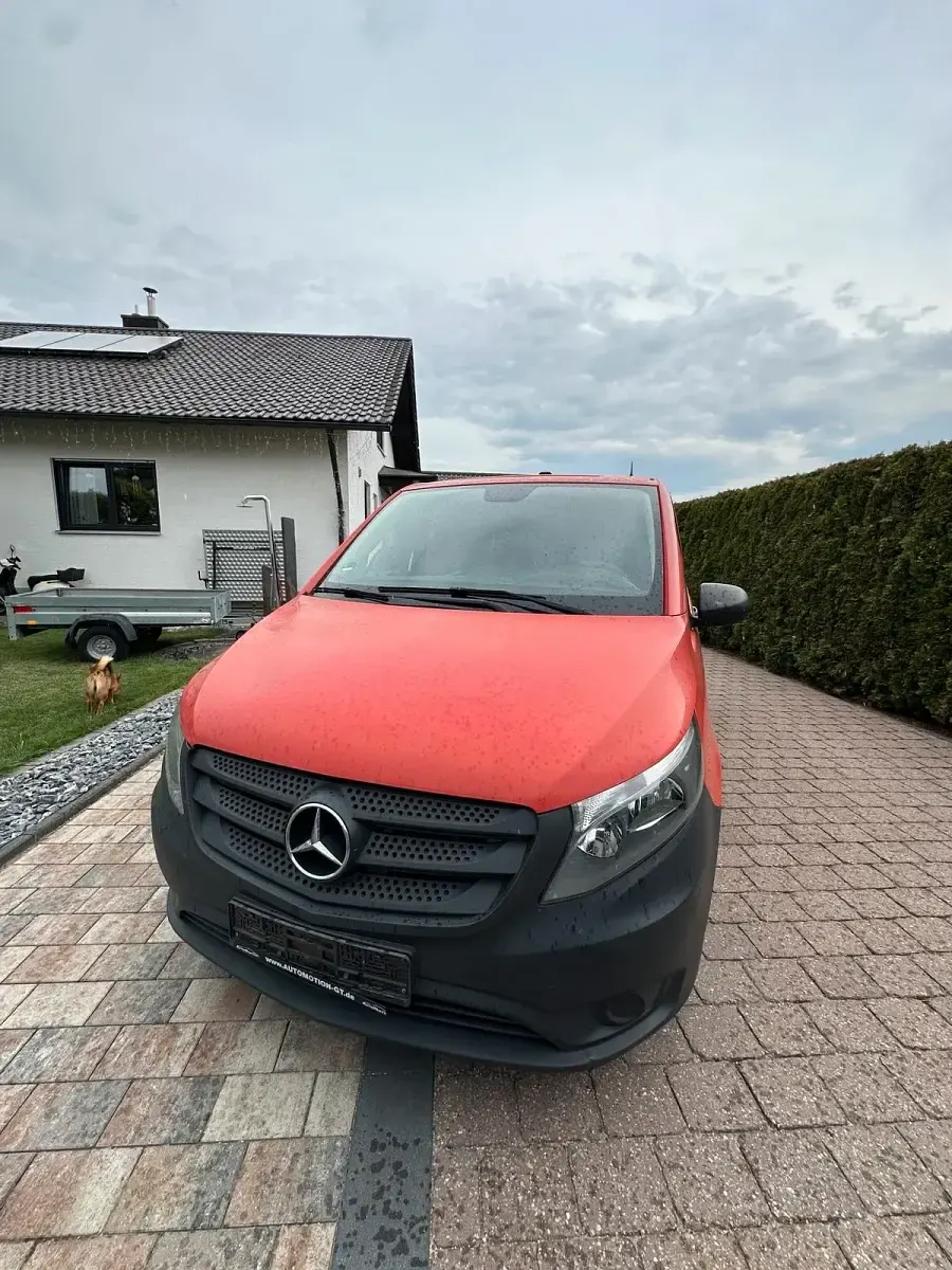 Gebraucht Mercedes Vito 114 PS (83 kW) 2015 Rot Van