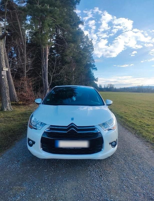 Weiß Gebraucht 2011 Citroën DS4 Kleinwagen | 3.900 € (Superpreis) - Bild 1/4