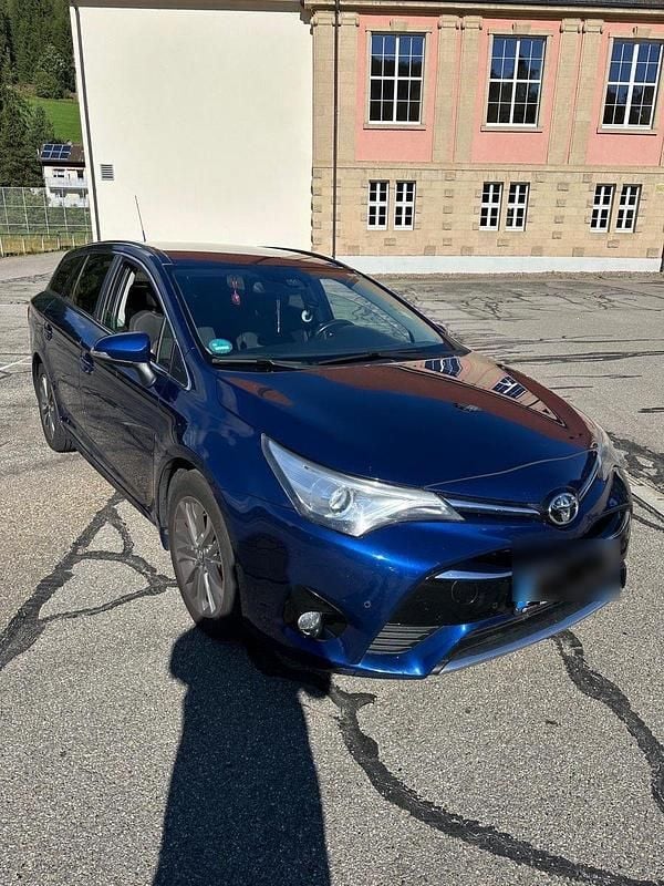 Blau Gebraucht 2017 Toyota Avensis Edition-S Kombi | 14.500 € (Fairer Preis) - Bild 1/4