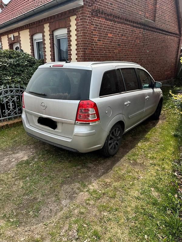 Gebraucht Opel Zafira 140 PS (102 kW) 2010 Silber Van / Kleinbus