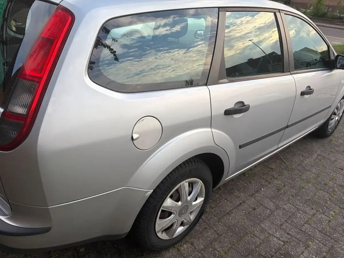 Gebraucht Ford Focus Ambiente 109 PS (80 kW) 2006 Silber Kombi