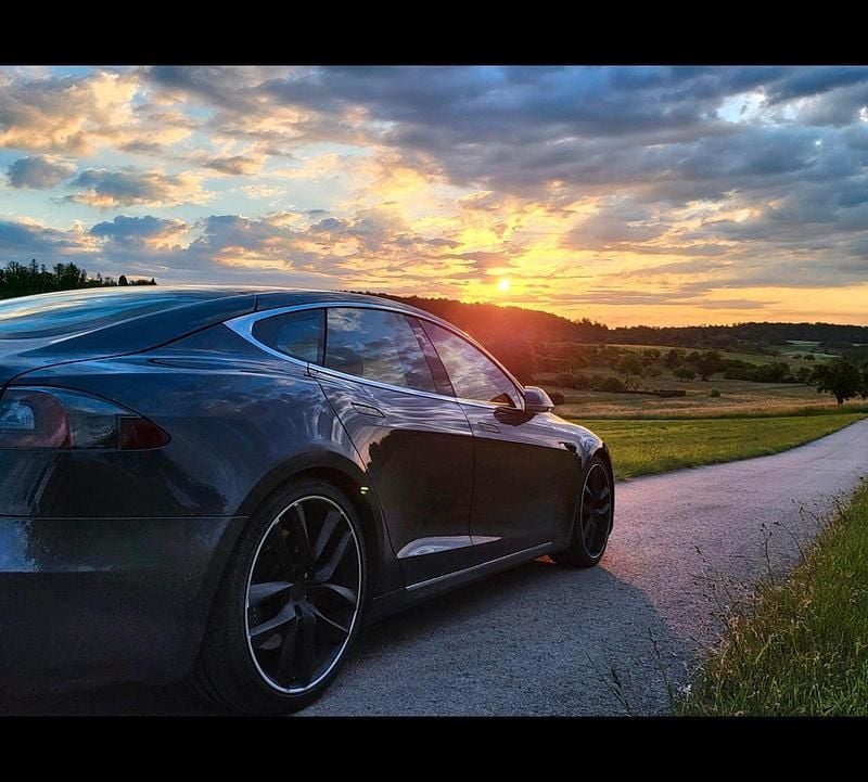 Second-hand Tesla Model S 386 kW (525 CP) 2018 Gri Hatchback