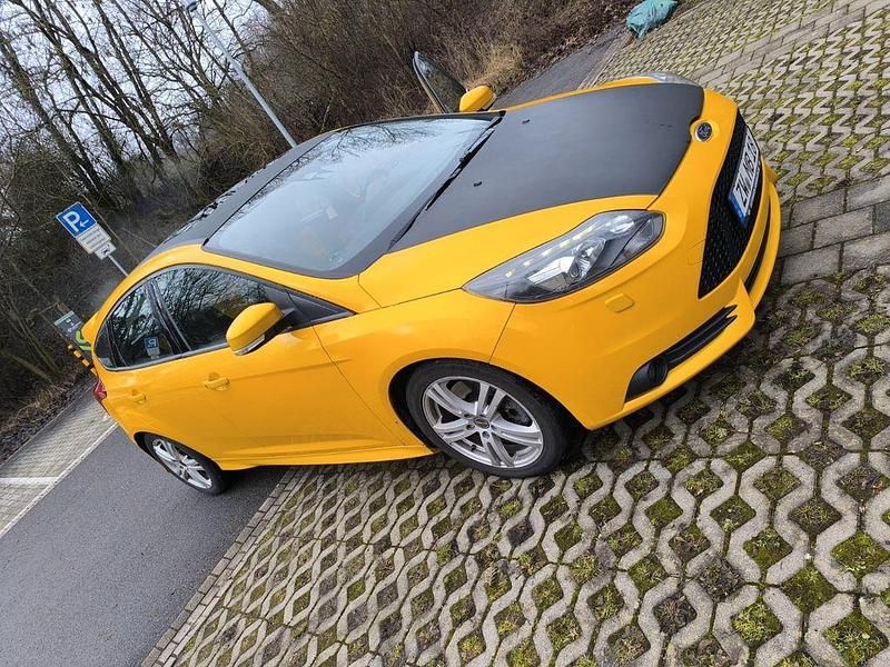 Gebraucht Ford Focus ST 250 PS (183 kW) 2013 Gelb Limousine