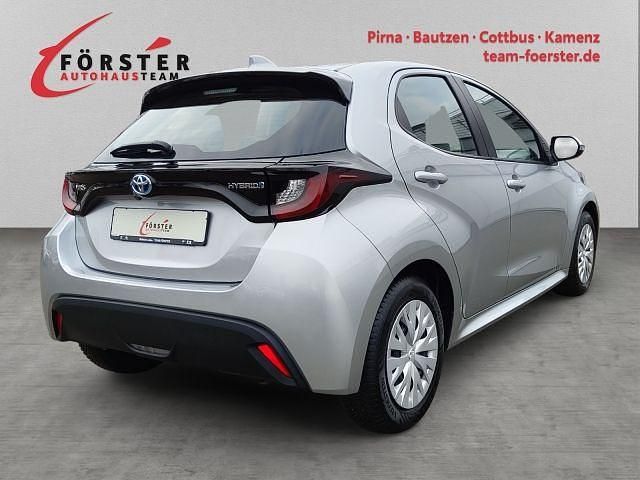 Gebraucht Toyota Yaris Hybrid Business Edition 116 PS (85 kW) 2022 Shimmering silver metallic Limousine