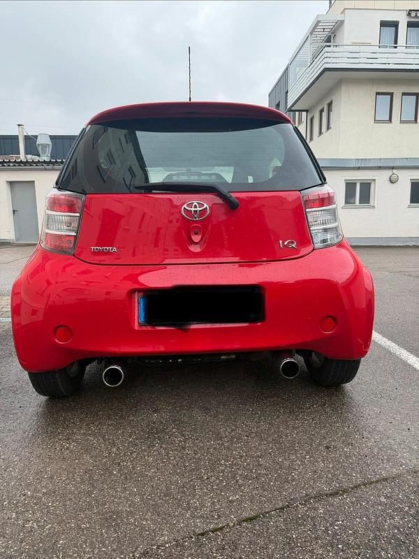 Gebraucht Toyota iQ 68 PS (50 kW) 2014 Rot Kleinwagen