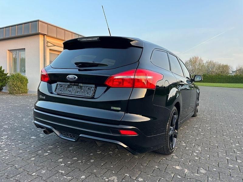 Gebraucht Ford Focus Trend 125 PS (91 kW) 2015 Schwarz Limousine