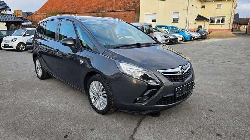 Grau Gebraucht 2016 Opel Zafira Tourer drive Van / Kleinbus | 7.990 € (Fairer Preis) - Bild 1/4