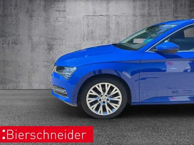 Gebraucht Skoda Superb Premium Edition 200 PS (147 kW) 2022 Blau Kombi