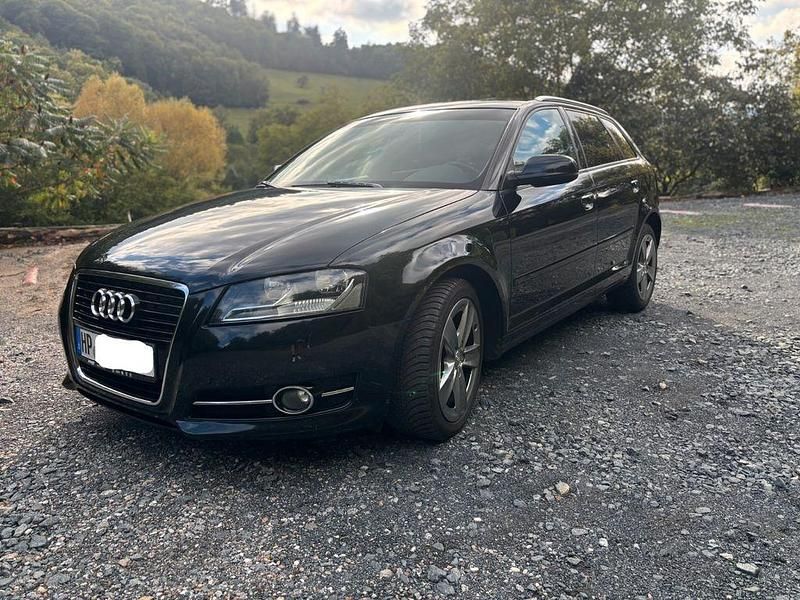 Schwarz Gebraucht 2012 Audi A3 Ambition Limousine | 7.480 € (Superpreis) - Bild 1/4