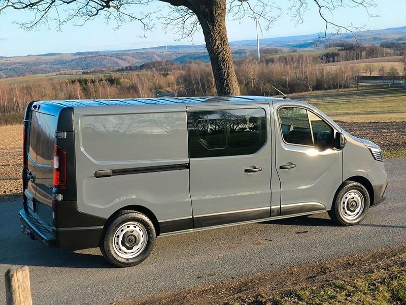 Gebraucht Renault Trafic 150 PS (110 kW) 2024 Grau Van / Kleinbus