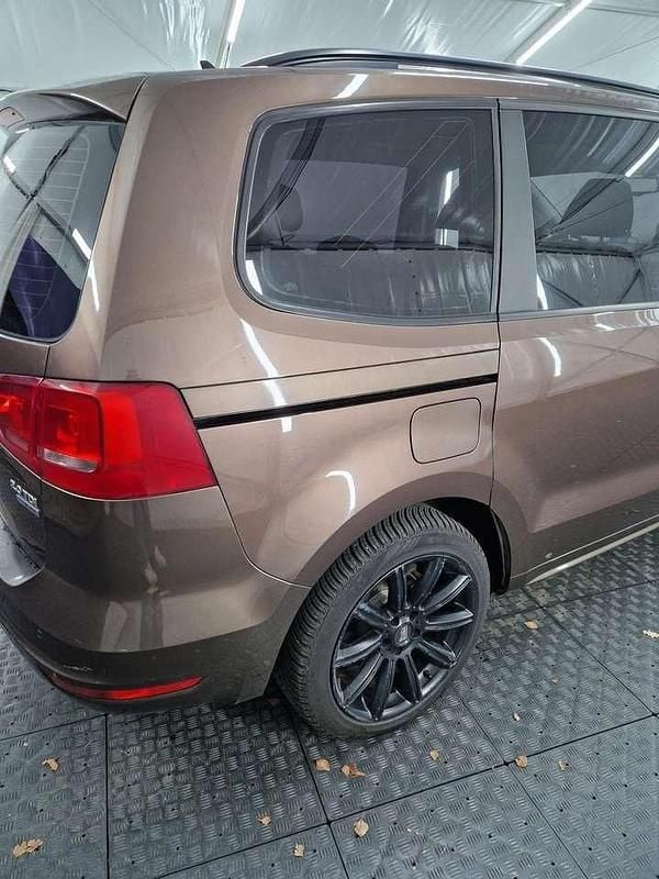 Gebraucht VW Sharan Trendline 140 PS (102 kW) 2011 Braun Van / Kleinbus