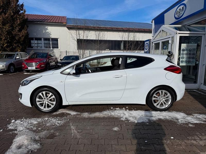 Gebraucht Kia Ceed 135 PS (99 kW) 2015 Weiß Kleinwagen