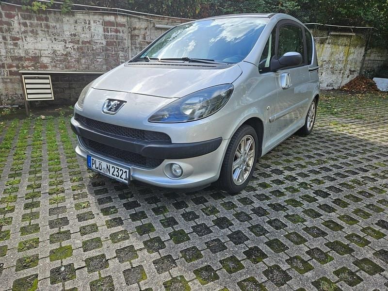 Silber Gebraucht 2008 Peugeot 1007 Van / Kleinbus | 1.650 € - Bild 1/4