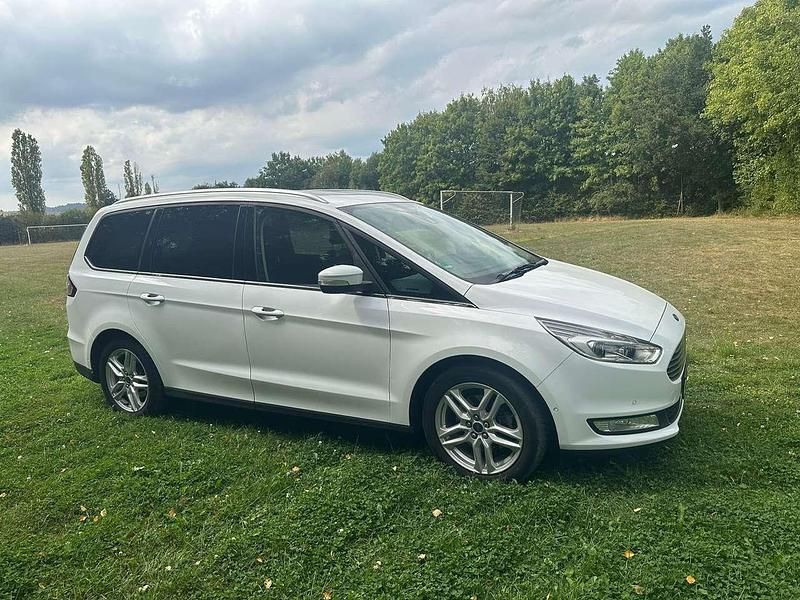 Weiß Gebraucht 2018 Ford Galaxy Titanium Van / Kleinbus | 12.900 € (Guter Preis) - Bild 1/4