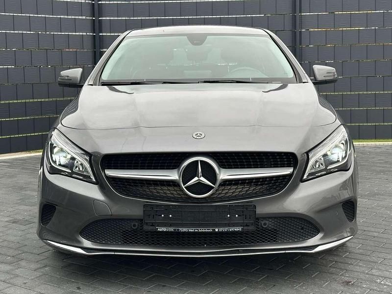 Gebraucht Mercedes CLA200 Shooting Brake 136 PS (100 kW) 2019 Mountaingrau Kombi