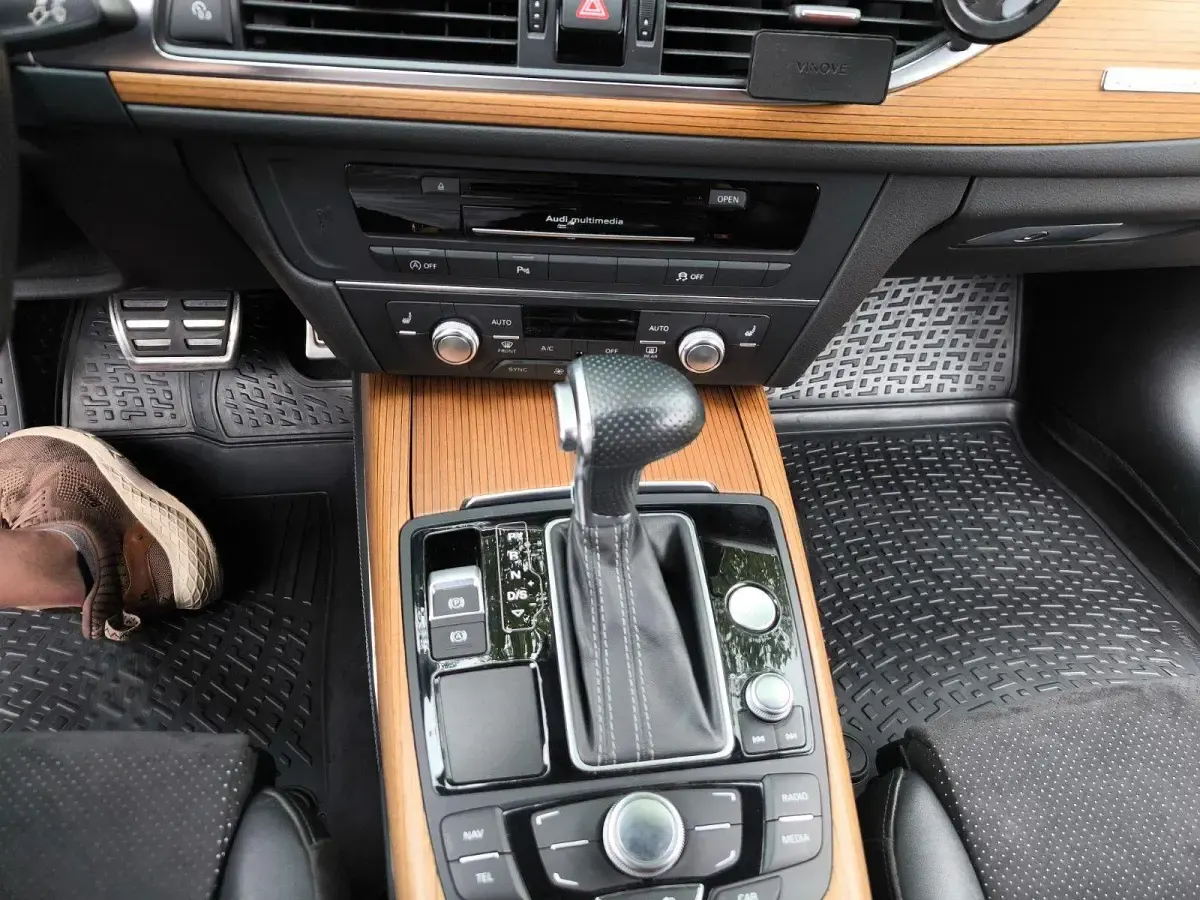 Gebraucht Audi A6 Sport 245 PS (180 kW) 2014 Schwarz Kombi