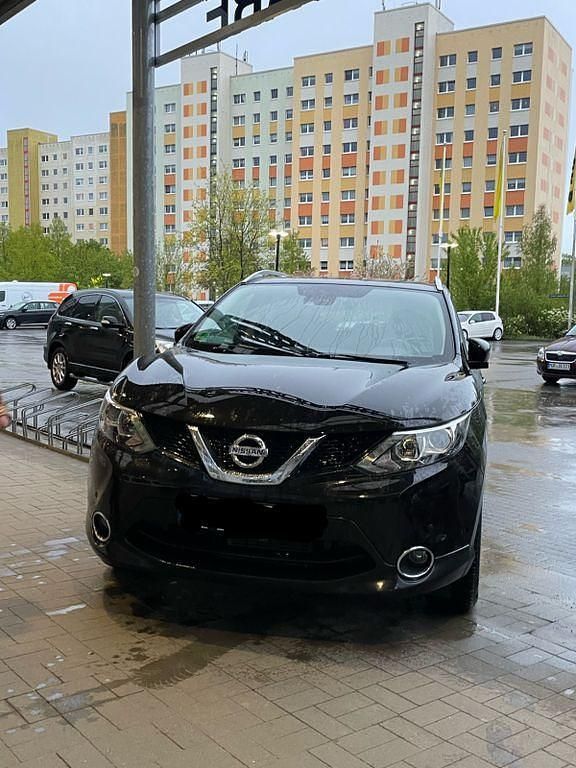 Schwarz Gebraucht 2016 Nissan Qashqai SUV | 14.400 € (Fairer Preis) - Bild 1/4