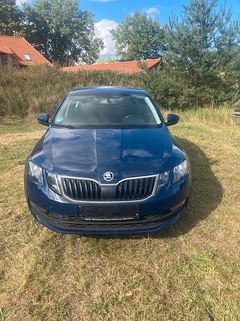 Blau Gebraucht 2017 Skoda Octavia Drive Limousine | 11.500 € (Fairer Preis) - Bild 1/4