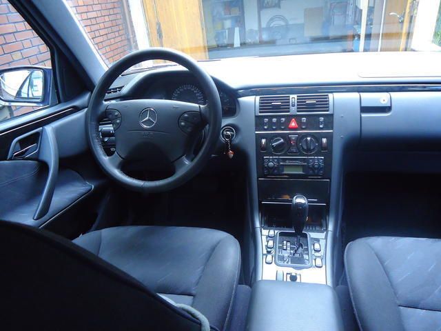 Gebraucht Mercedes E270 Avantgarde 231 PS (169 kW) 2000 Blau Limousine