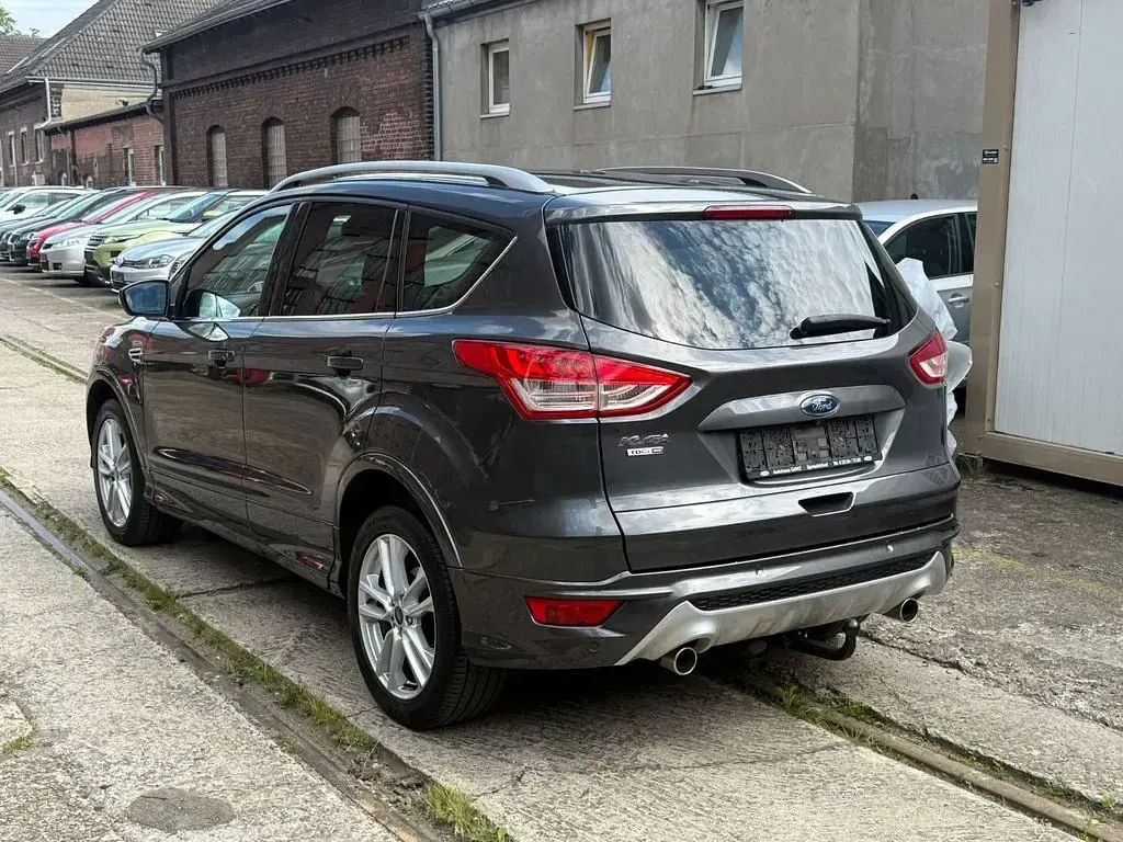 Gebraucht Ford Kuga Individual 179 PS (131 kW) 2015 Grau SUV