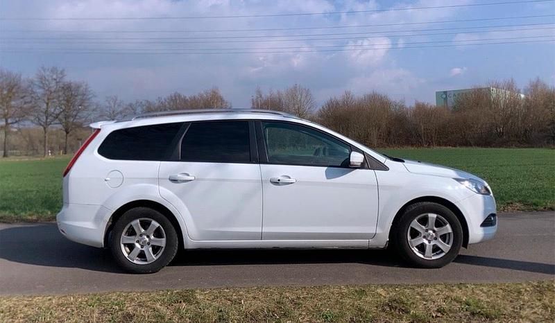 Gebraucht Ford Focus 107 PS (78 kW) 2009 Weiß Kombi