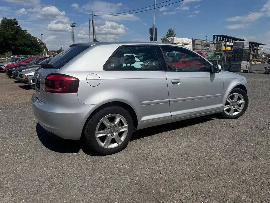 Gebraucht Audi A3 Attraction 125 PS (91 kW) 2011 Silber Kleinwagen