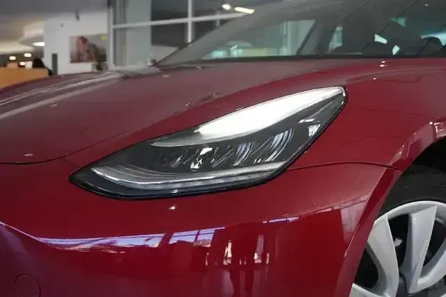 Used Tesla Model 3 350 kW (476 HP) 2019 Red Sedan