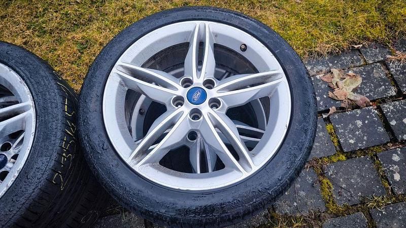 Gebraucht Ford Kuga Titanium 179 PS (131 kW) 2015 Grau SUV