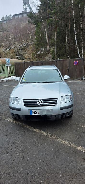 Silber Gebraucht 2005 VW Passat Kombi | 1.500 € (Guter Preis) - Bild 1/4