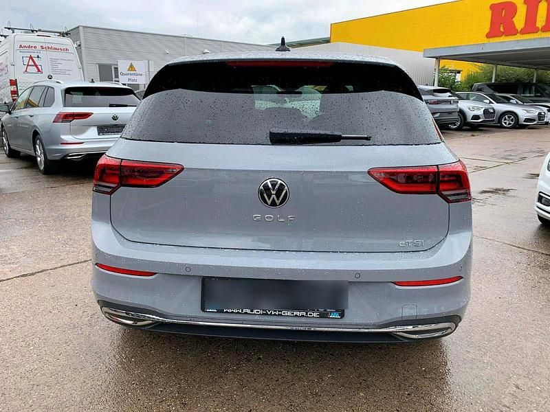 Gebraucht VW Golf VIII Style 150 PS (110 kW) 2023 Andere farben Limousine