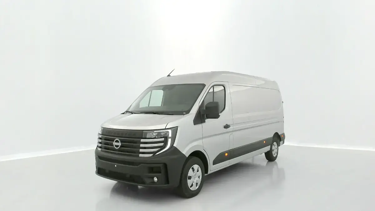 Neu Nissan Interstar Tekna 150 PS (110 kW) 2025 Gris etoile Van