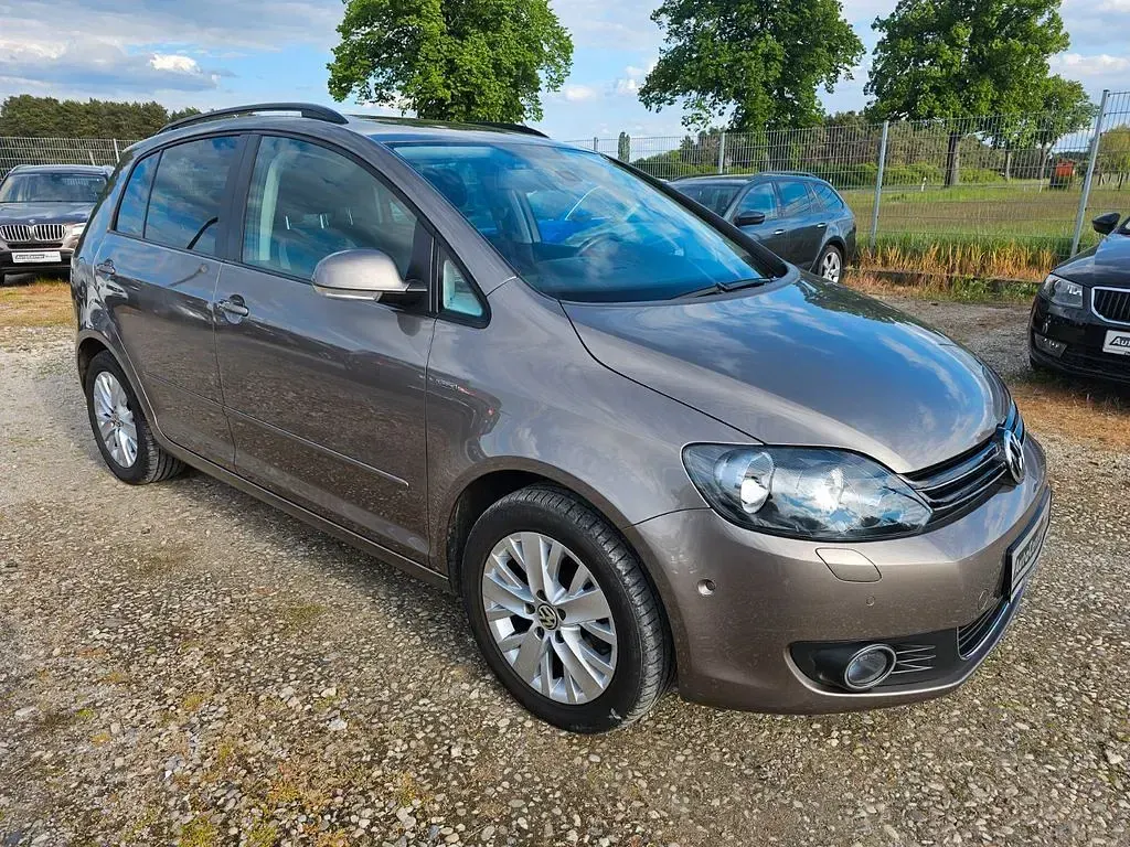 Gebraucht VW Golf VII Life 105 PS (77 kW) 2013 Braun Limousine