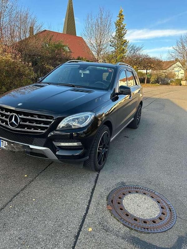 Gebraucht Mercedes ML350 258 PS (189 kW) 2015 Schwarz SUV